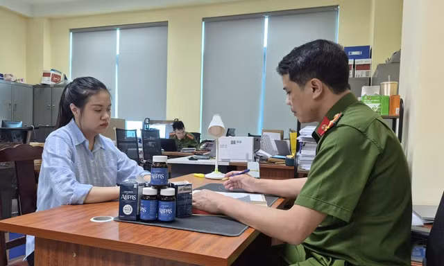 Cô gái trẻ bị khởi tố vì bán thực phẩm tăng cường sinh lý đàn ông giả
