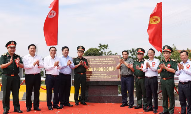 Thủ tướng Phạm Minh Chính dự lễ khánh thành cầu Phong Châu mới