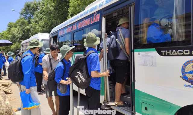 Thanh niên Sơn La lên đường giúp người dân vùng lũ
