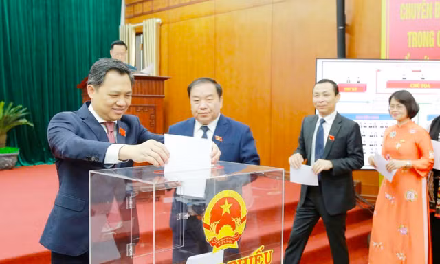 Sơn La kiện toàn nhân sự chủ chốt HĐND và UBND tỉnh nhiệm kỳ mới
