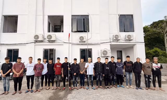 Mang hung khí 'đại náo' đường phố, 15 đối tượng bị khởi tố