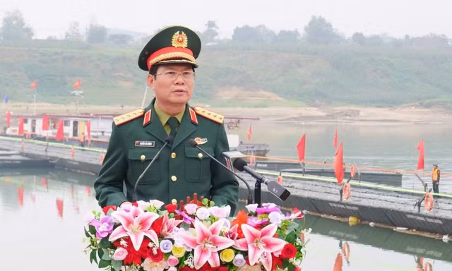 Chính thức thông xe cầu phao Đoan Hùng, ô tô dưới 7 chỗ được đi qua
