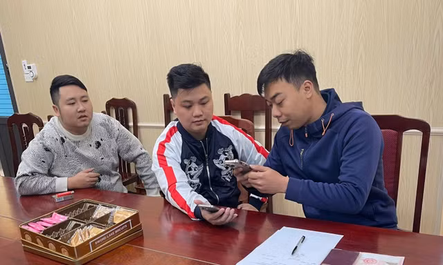Thầy giáo ở Phú Thọ bất ngờ nhận được 400 triệu đồng từ tài khoản đứng tên người nước ngoài