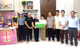 Xót xa chia sẻ của vợ tài xế taxi bị tử vong trong mưa lũ, mấy ngày sau mới tìm được