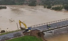 Đắk Lắk: Cầu Giang Sơn sạt lở, xuất hiện hố 'tử thần' trên quốc lộ 1