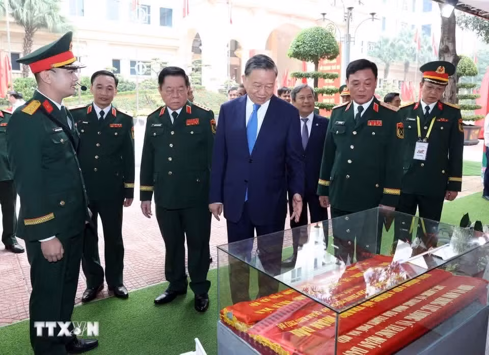 tong-bi-thu-chu-tich-nuoc-du-le-ky-niem-80-nam-ngay-truyen-thong-luc-luong-vu-trang-thu-do-7526.jpg