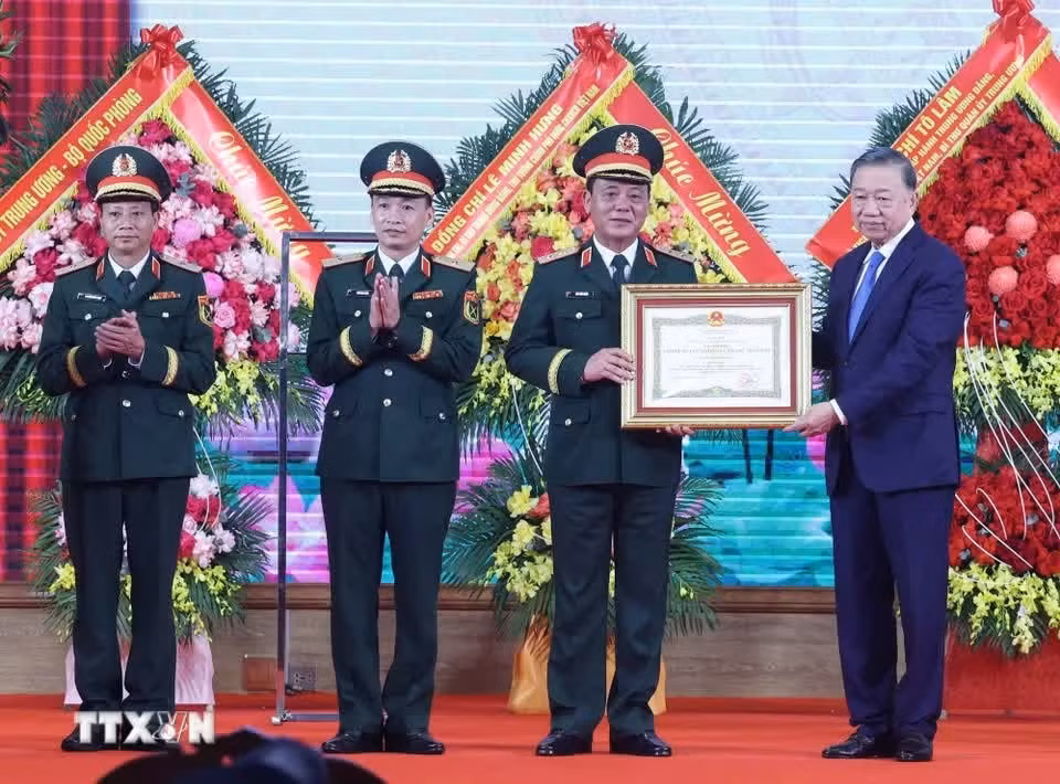 tong-bi-thu-chu-tich-nuoc-du-le-ky-niem-80-nam-ngay-truyen-thong-luc-luong-vu-trang-thu-do-7703.jpg