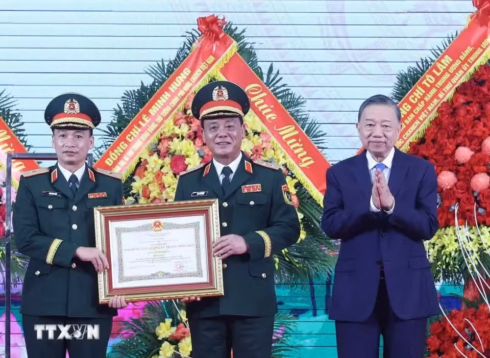 tong-bi-thu-chu-tich-nuoc-du-le-ky-niem-80-nam-ngay-truyen-thong-luc-luong-vu-trang-thu-do-8016.jpg