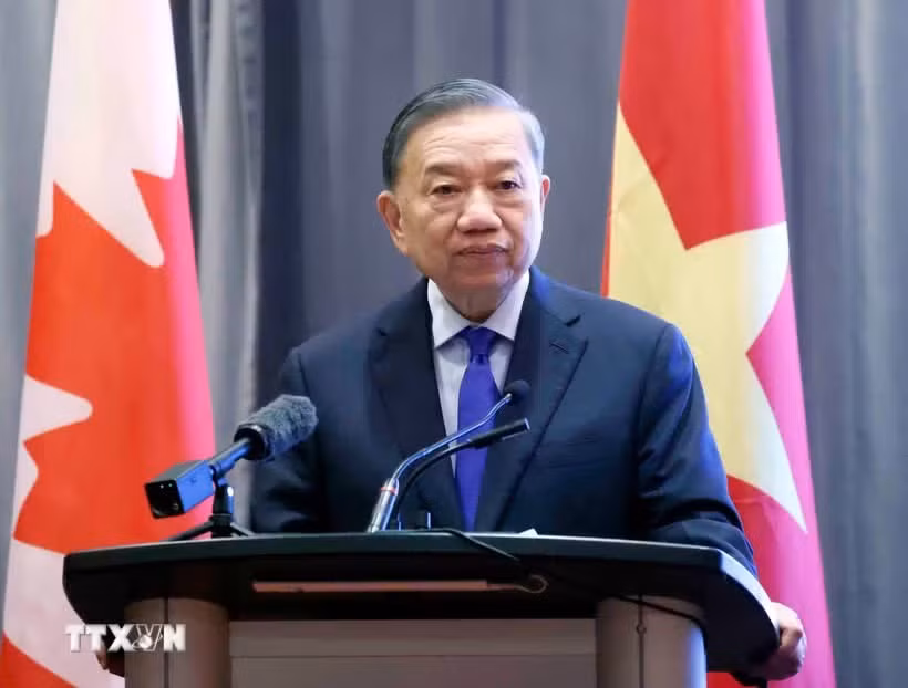 tong-bi-thu-chu-tich-nuoc-gap-can-bo-nhan-vien-dai-su-quan-va-dai-dien-cong-dong-nguoi-viet-nam-tai-canada-5195.jpg