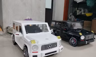 Người dân làm vàng mã tại "thủ phủ vàng mã" Song Hồ (phường Song Hồ, thị xã Thuận Thành, tỉnh Bắc Ninh.