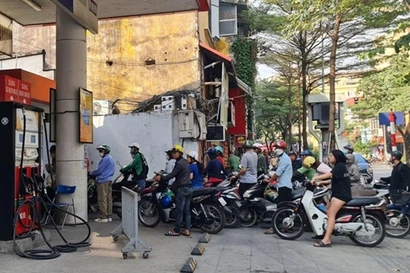 Giá xăng tăng: Chi phí đi lại mỗi tháng tăng bao nhiêu cho xe máy và ô tô?