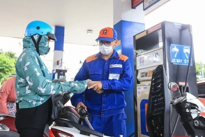 Vì sao cần tiết kiệm điện khi giá xăng dầu thay đổi do tình hình Trung Đông?