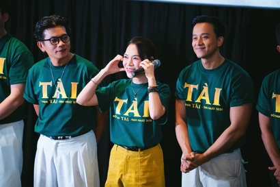 Mỹ Tâm tổ chức xem phim cùng hơn 500 khán giả, Mai Tài Phến gửi lời chúc 8/3