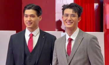 Ma Ran Đô - Trần Ngọc Vàng catwalk đôi mở màn show thời trang