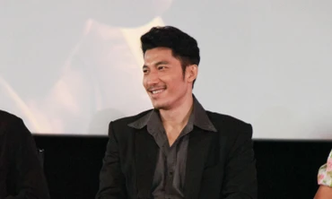 Liên Bỉnh Phát bối rối khi quay cảnh thân mật với "chị đẹp" Đỗ Thị Hải Yến