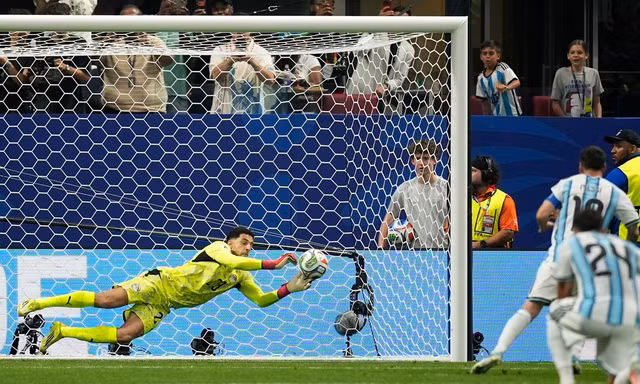 Trực tiếp Argentina vs Ai Cập 0-1 (H1) Penalty cho Argentina nhưng Messi không thành công