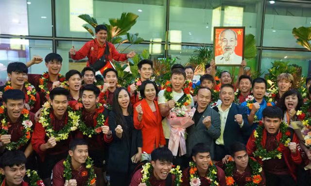 Hà Nội nồng nhiệt chào đón những nhà vô địch SEA Games 33 về nước