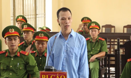Nghịch tử định phi tang thi thể mẹ đẻ xuống sông lĩnh án tử hình