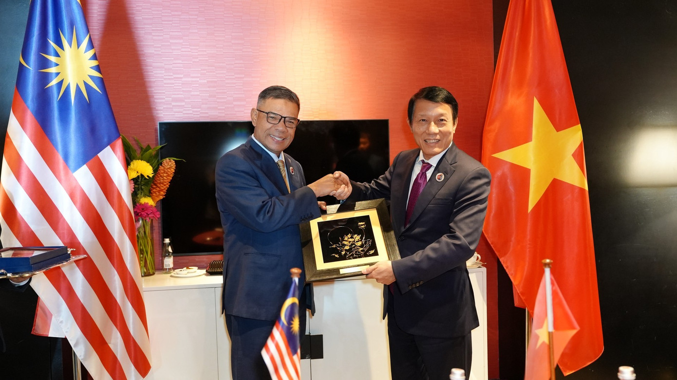 Bộ trưởng Lương Tam Quang và Bộ trưởng Bộ Nội vụ Malaysia Datuk Seri Saifuddin Nasution Ismail. Ảnh: VGP 3.jpg