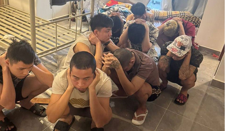 Một số người bị bắt trong chiến dịch truy quét của Campuchia. Ảnh: Khmer Times screen-shot-2025-07-18-at-114136-pm.png