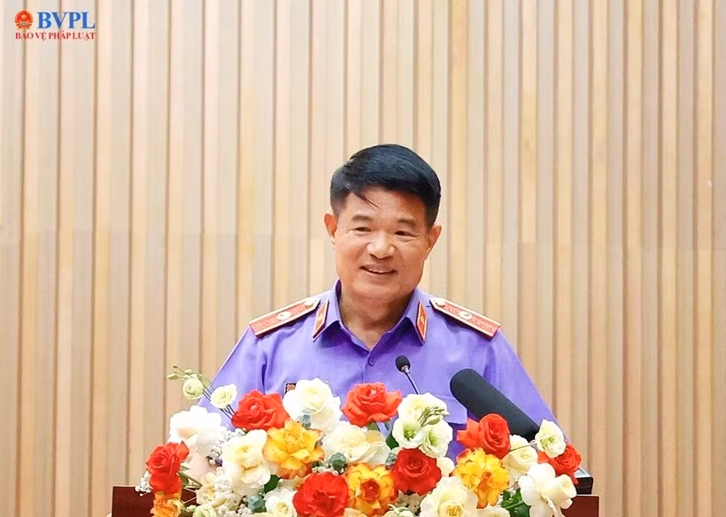 Đồng chí Nguyễn Huy Tiến, Ủy viên Trung ương Đảng, Bí thư Đảng uỷ, Viện trưởng VKSND tối cao phát biểu chỉ đạo tại Hội nghị học tập, quán triệt thực hiện Chỉ thị số 06-CT/TW ngày 06/6/2026 của Bộ Chính trị về tăng cường sự lãnh đạo của Đảng đối với công tác kiểm sát nhân dân trong giai đoạn mới, vừa được tổ chức tại Hà Nội.