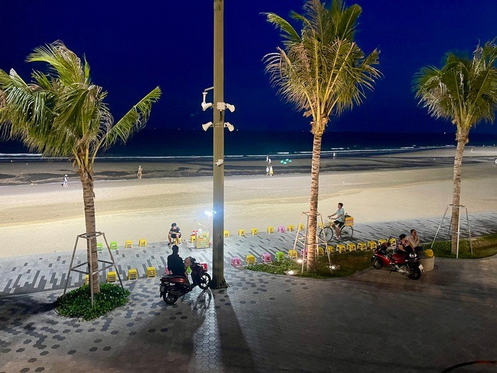 Có người còn dựng "quán" bán đậu hũ nóng ngay bên trong công viên