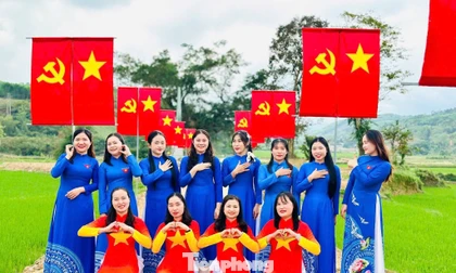 Nữ đoàn viên duyên dáng trong Tuần lễ Áo dài mừng ngày 8/3