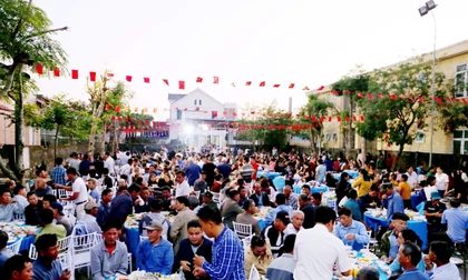 Cả xóm góp tiền làm 80 mâm cỗ chào năm mới 2026