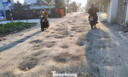 Những tuyến đường chằng chịt 'ổ gà, ổ voi' ở Nghệ An