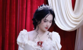 Cô dâu Cà Mau tự may váy cưới 'không giống ai', mẹ chồng khen hết lời