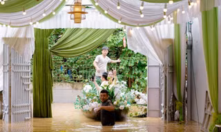 Hàng xóm làm thuyền hoa 'thần tốc' giúp nhà trai vượt ngập rước dâu ở Thanh Hóa