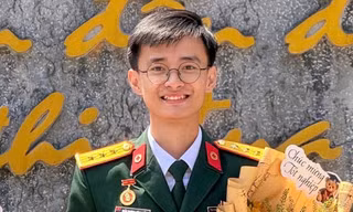 Nam sinh tốt nghiệp loại giỏi Học viện Quân y được phong hàm Thượng úy