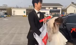 Hơn chục chiếc xe lạ nhập đoàn trên cao tốc, 'hộ tống' cô dâu lấy chồng xa