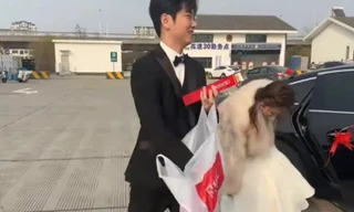 Hơn chục chiếc xe lạ nhập đoàn trên cao tốc, 'hộ tống' cô dâu lấy chồng xa