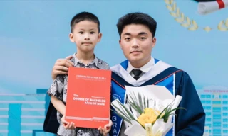 Những thủ khoa xuất sắc truyền cảm hứng - Bài 4: Nghị lực phi thường của 'ông bố sinh viên'