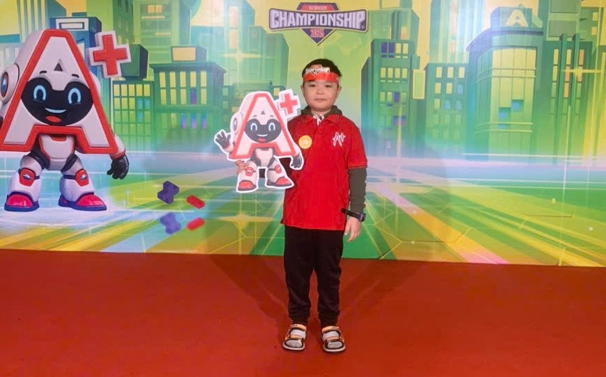 Vũ L&ecirc; Quang Dũng, học sinh lớp 2 G01, Trường PT Li&ecirc;n cấp Newton (H&agrave; Nội)