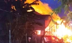 Thắp nhang gây cháy 4 căn nhà ở An Giang