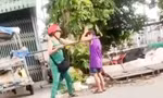 Hai cháu bé bị cô ruột đánh đập vì bán vé số không hết
