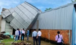 Lốc cuốn bay mái hàng chục căn nhà ở An Giang