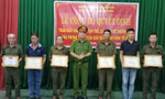 Khen thưởng người dân dũng cảm bắt đối tượng trộm xe tải