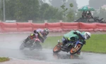 Hấp dẫn màn "thủy chiến" đua mô tô Cúp vô địch Quốc gia