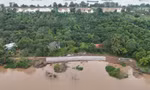 Vận động người dân ở cồn Thanh Long đi tạm lánh