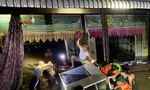Biên phòng xuyên đêm giúp dân di dời sau mưa lớn gây ngập