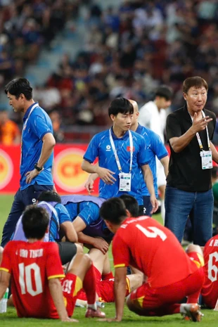 HLV Kim Sang-sik: 'Tôi tự hào với các cầu thủ vì đã không bỏ cuộc, chơi với tinh thần tuyệt vời'