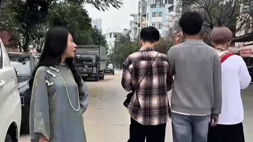 Trend chụp ảnh "ngoái đầu nhìn" gây sốt TikTok, làm sống dậy bản hit 8 năm tuổi