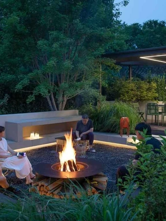 Biệt thự 400m2 ở ngoại ô "chữa lành" với vườn hoa cẩm tú cầu