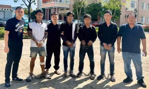 Bị nợ lương, 4 công nhân mang dao chém chủ thầu rồi bỏ trốn