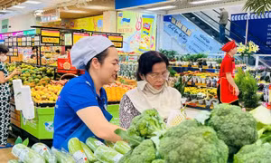 Giá xăng về ngang mức trước khi xảy ra xung đột Trung Đông, sao hàng hóa chưa giảm?