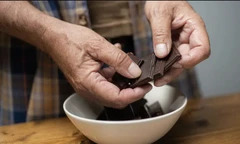 Một miếng sô cô la đen có thể cải thiện trí nhớ chỉ trong một giờ