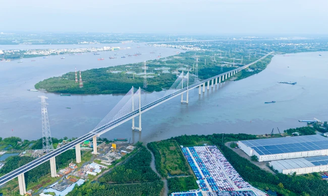 Nhìn từ trên cao cầu dây văng hơn 3.700 tỷ đồng, có tĩnh không cao nhất Việt Nam